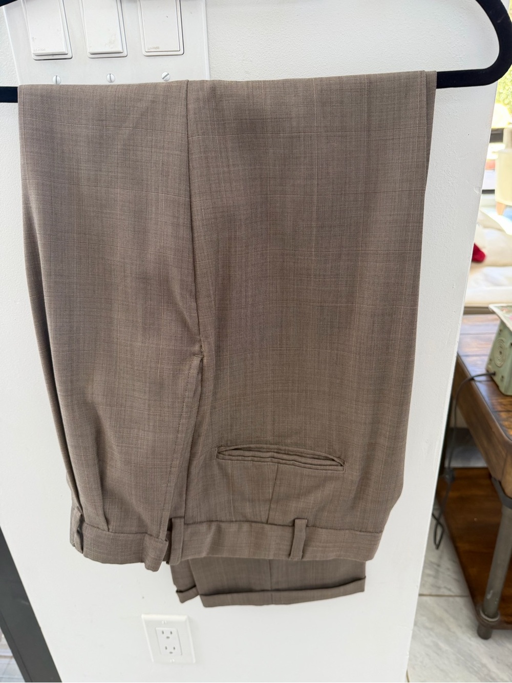 Roundtree & Yorke Men's Dress Pants in Taupe Brown